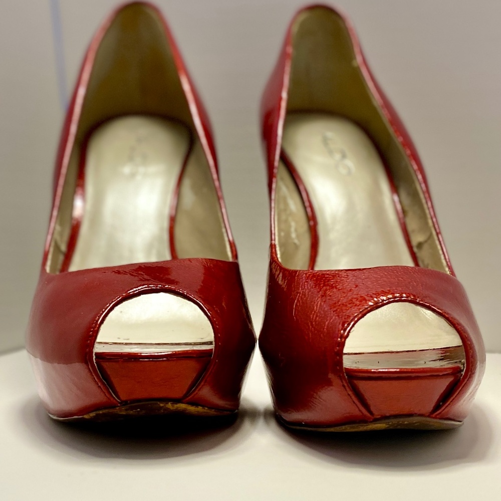 Stunning High Gloss Red Leather Peep Toe Wood Heel